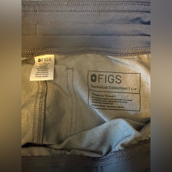 Figs Scrub Set XL top and Large Petite bottoms - Picture 4 of 11